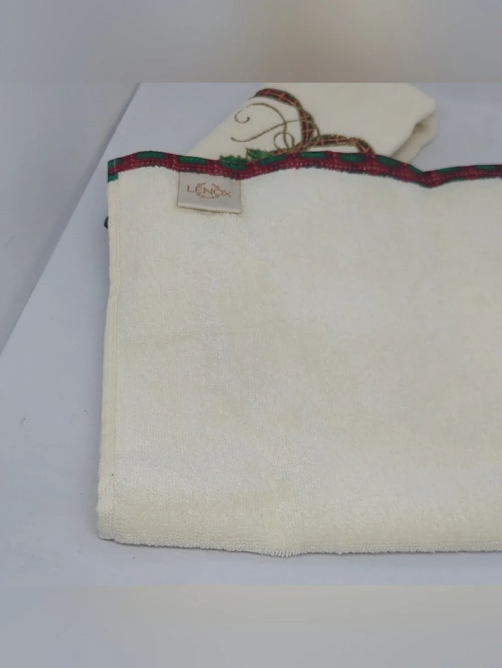 Lenox Holiday Nouveau Christmas Bath Hand Towels Set Of 2 Ivory Red Holiday